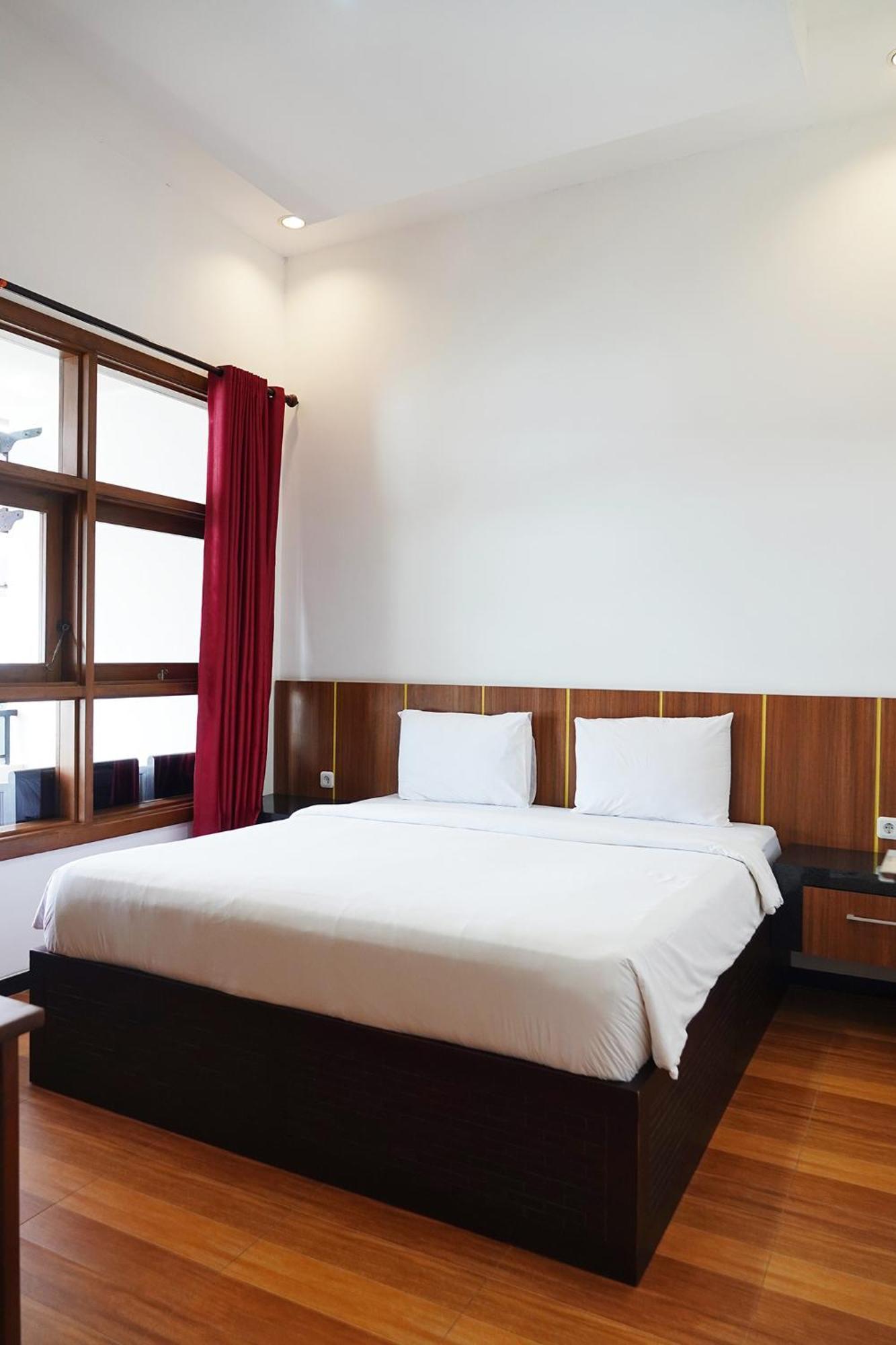 Baratha Hotel & Resto Bondowoso ภายนอก รูปภาพ