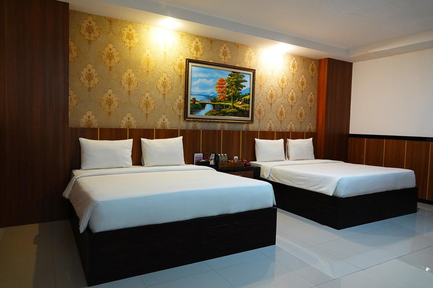 Baratha Hotel & Resto Bondowoso ภายนอก รูปภาพ