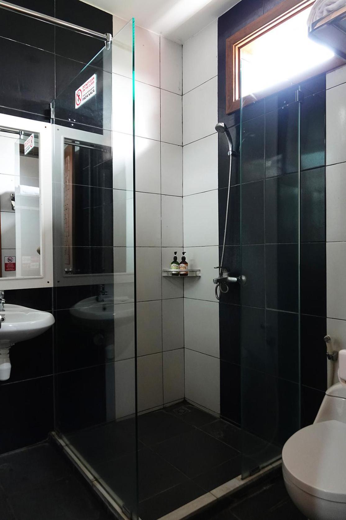 Baratha Hotel & Resto Bondowoso ภายนอก รูปภาพ