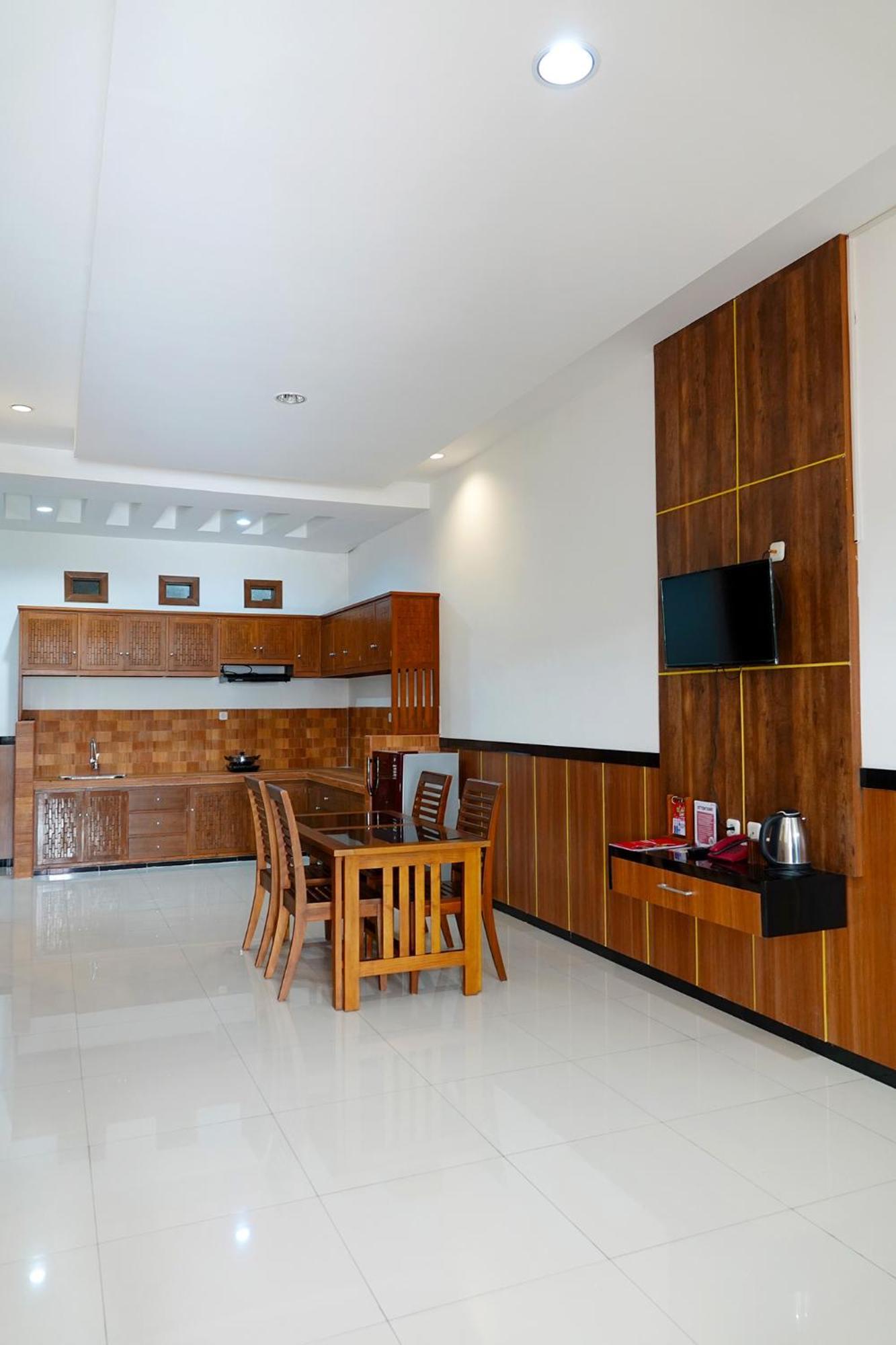 Baratha Hotel & Resto Bondowoso ภายนอก รูปภาพ