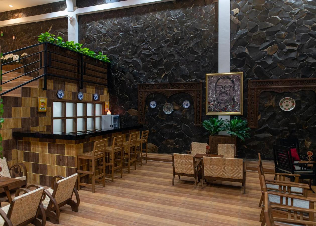 Baratha Hotel & Resto Bondowoso ภายนอก รูปภาพ